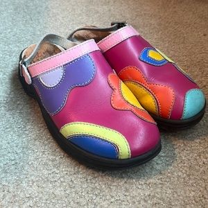 Hanna Andersson Abstract Stitched Flower Clogs! size 37